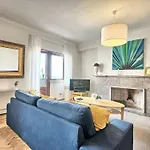 Fuer 29 Personen Und 1 Kind In Lissabon- Regiao De - Costa De Lisbo By Interhome Лісабон