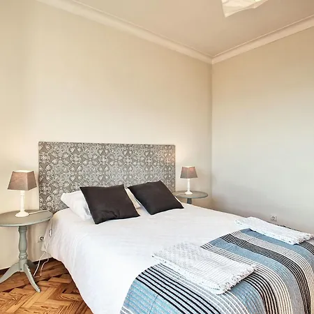 Apartment Fuer 29 Personen Und 1 Kind In Lissabon- Regiao De - Costa De Lisbo By Interhome Lissabon