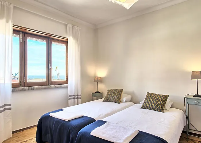 Fuer 29 Personen Und 1 Kind In Lissabon- Regiao De - Costa De Lisbo By Interhome Apartment *