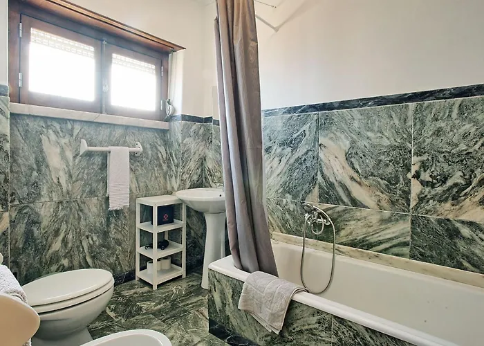 Fuer 29 Personen Und 1 Kind In Lissabon- Regiao De - Costa De Lisbo By Interhome * Lissabon