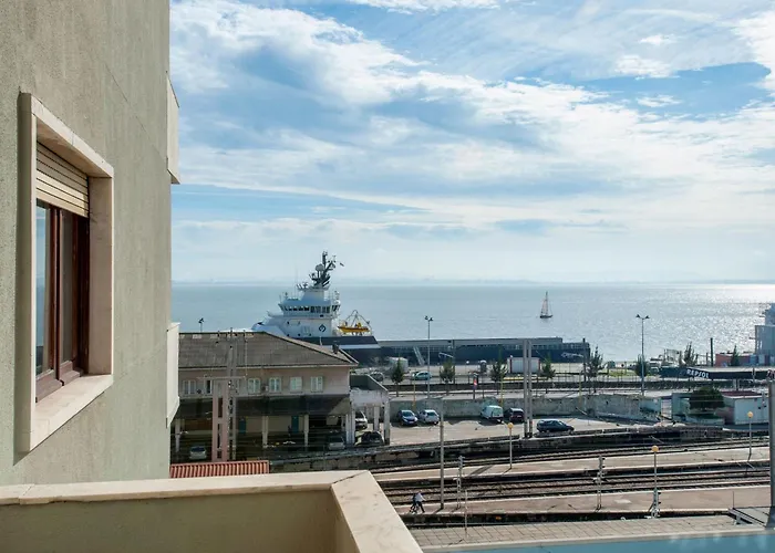 Fuer 29 Personen Und 1 Kind In Lissabon- Regiao De - Costa De Lisbo By Interhome * Lissabon