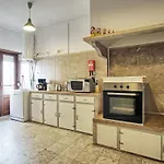 Fuer 29 Personen Und 1 Kind In Lissabon- Regiao De - Costa De Lisbo By Interhome ליסבון