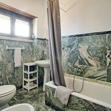 Fuer 29 Personen Und 1 Kind In Lissabon- Regiao De - Costa De Lisbo By Interhome * Lizbona