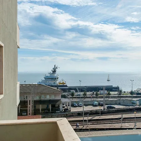 Fuer 29 Personen Und 1 Kind In Lissabon- Regiao De - Costa De Lisbo By Interhome * Lisboa