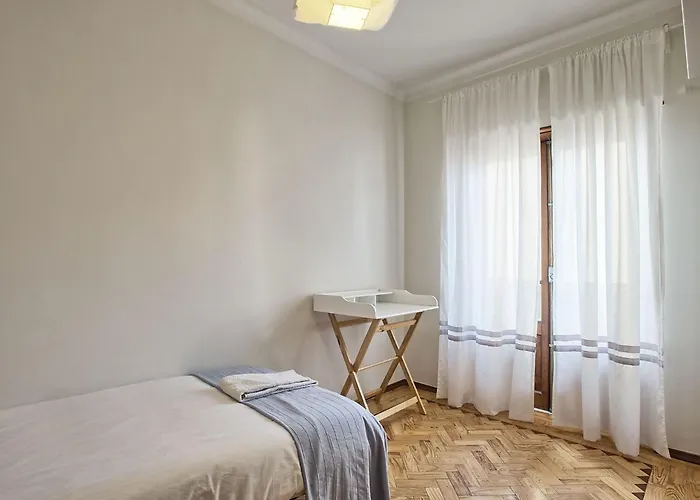 Fuer 29 Personen Und 1 Kind In Lissabon- Regiao De - Costa De Lisbo By Interhome Lisbon
