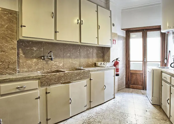 Apartment Fuer 29 Personen Und 1 Kind In Lissabon- Regiao De - Costa De Lisbo By Interhome *