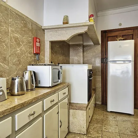 Fuer 29 Personen Und 1 Kind In Lissabon- Regiao De - Costa De Lisbo By Interhome * Lizbona