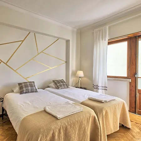 Fuer 29 Personen Und 1 Kind In Lissabon- Regiao De - Costa De Lisbo By Interhome * Lizbona