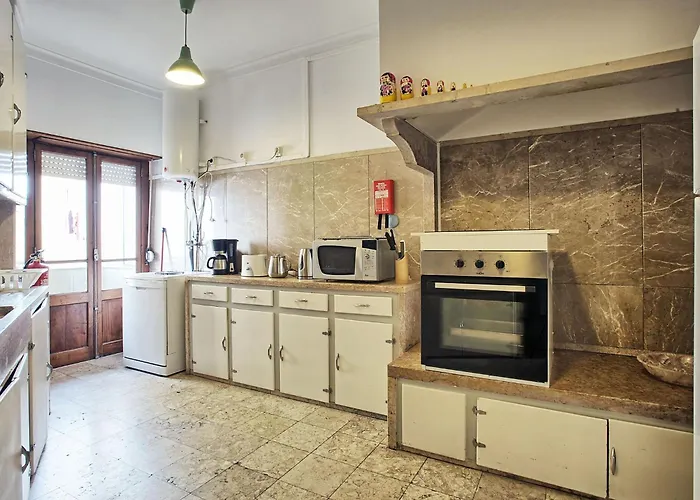 Fuer 29 Personen Und 1 Kind In Lissabon- Regiao De - Costa De Lisbo By Interhome Lisbon